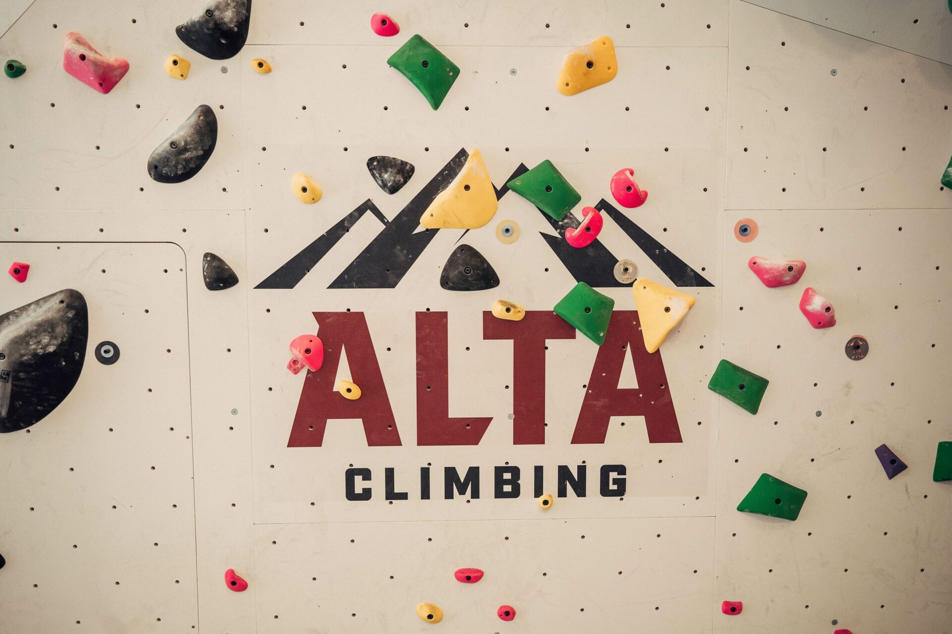Alta Climbing & Fitness Revolutionizes Indoor Rock Climbing in Arizona with Alta Boulders and Premier Facilities
